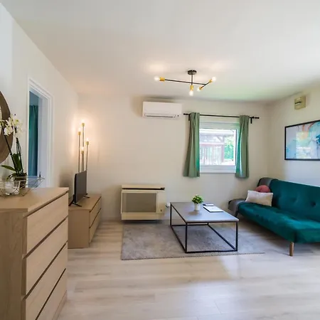 Myflat Diana Family Guest house
