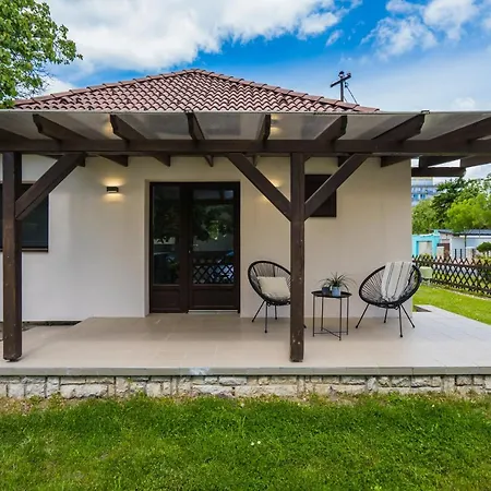 Myflat Diana Family Guest house